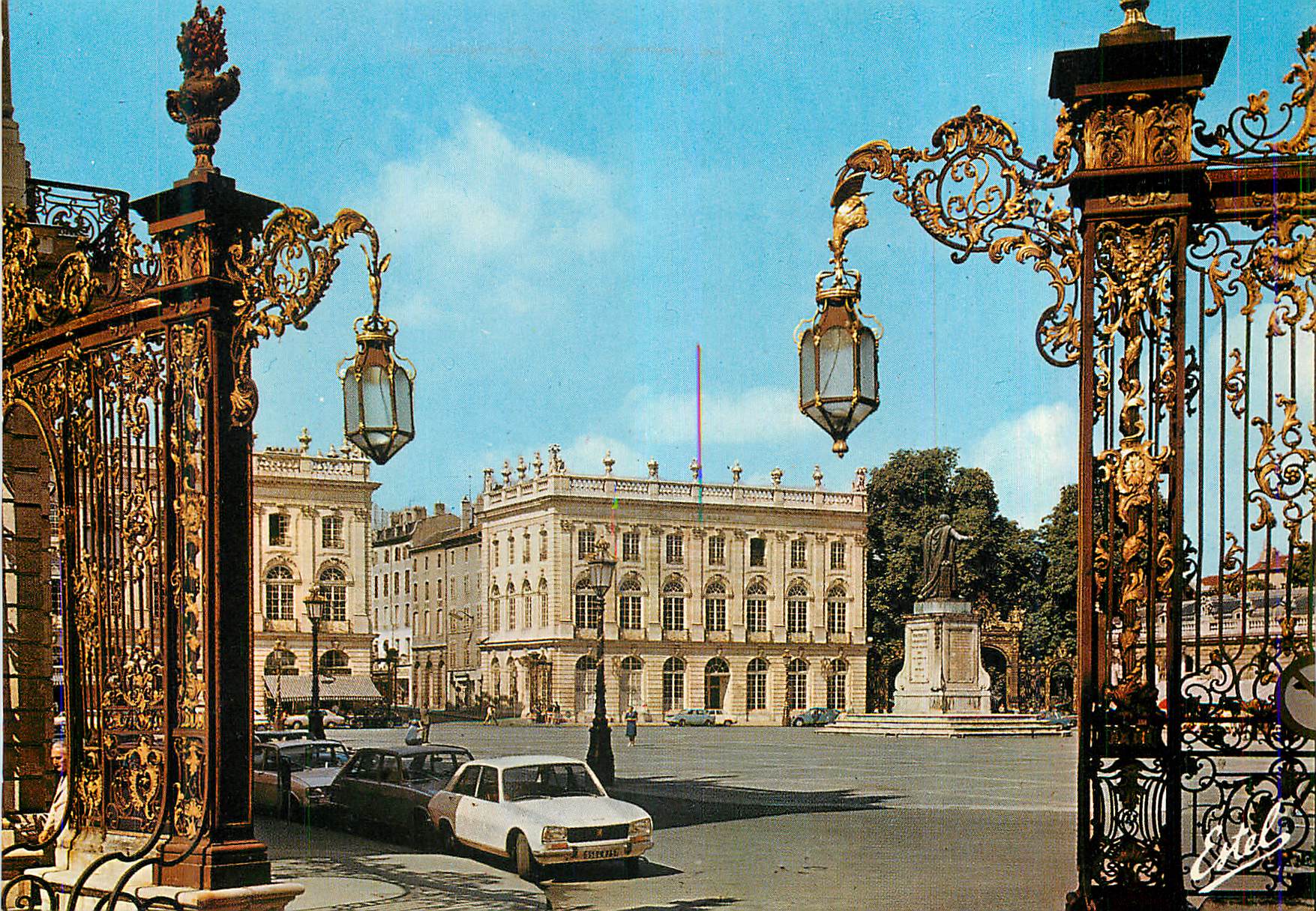 CPM Nancy Meurthe et Moselle La Place Stanislas batie entre sur les plans de Here pour le roi Stanislas